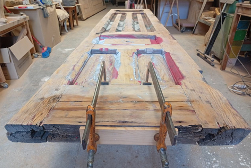 Restauración de un portón histórico de madera en el distrito Centro de Madrid